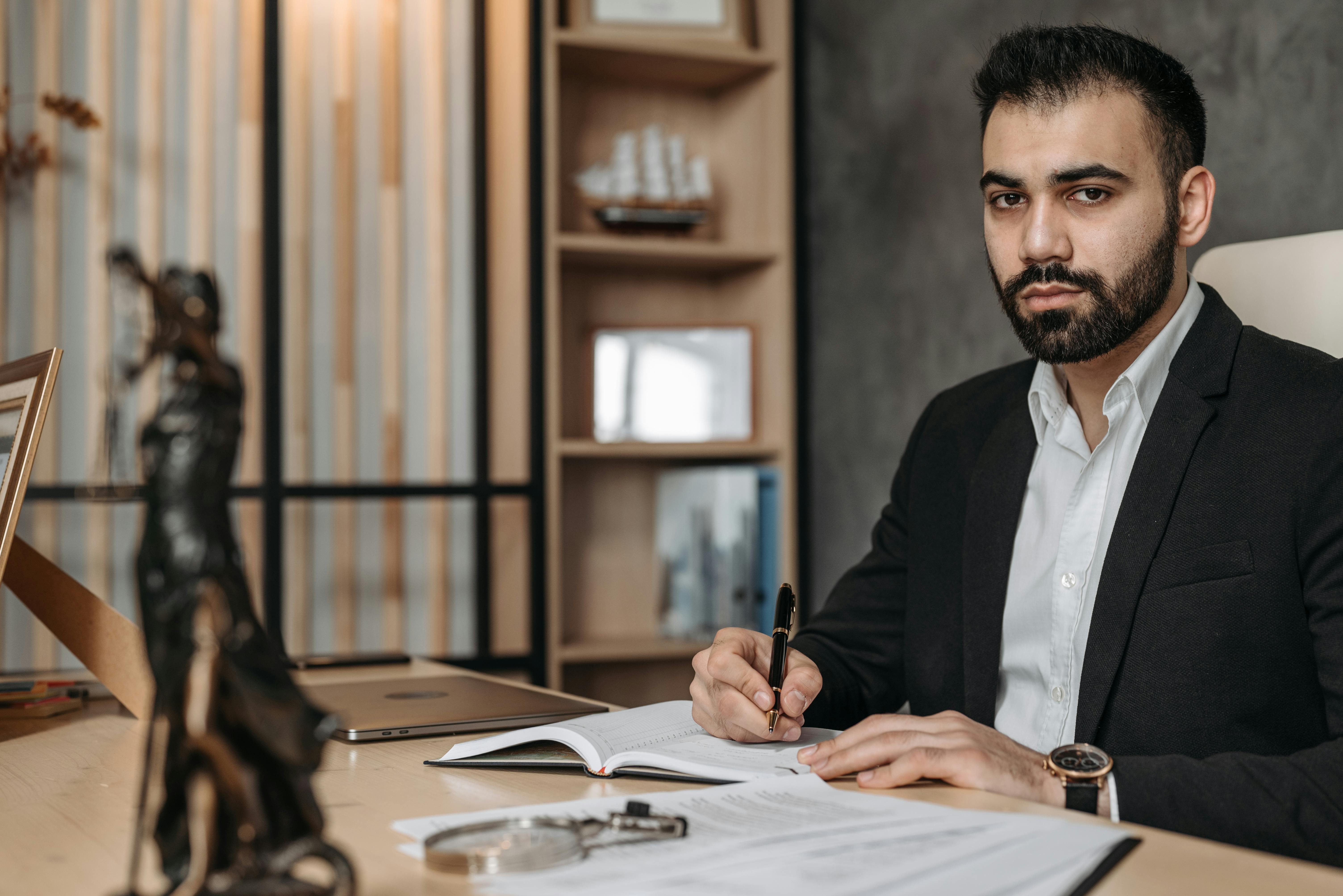 متى تحتاج إلى محامي شركات في مصر؟ دليلك لاتخاذ القرار في الوقت المناسب