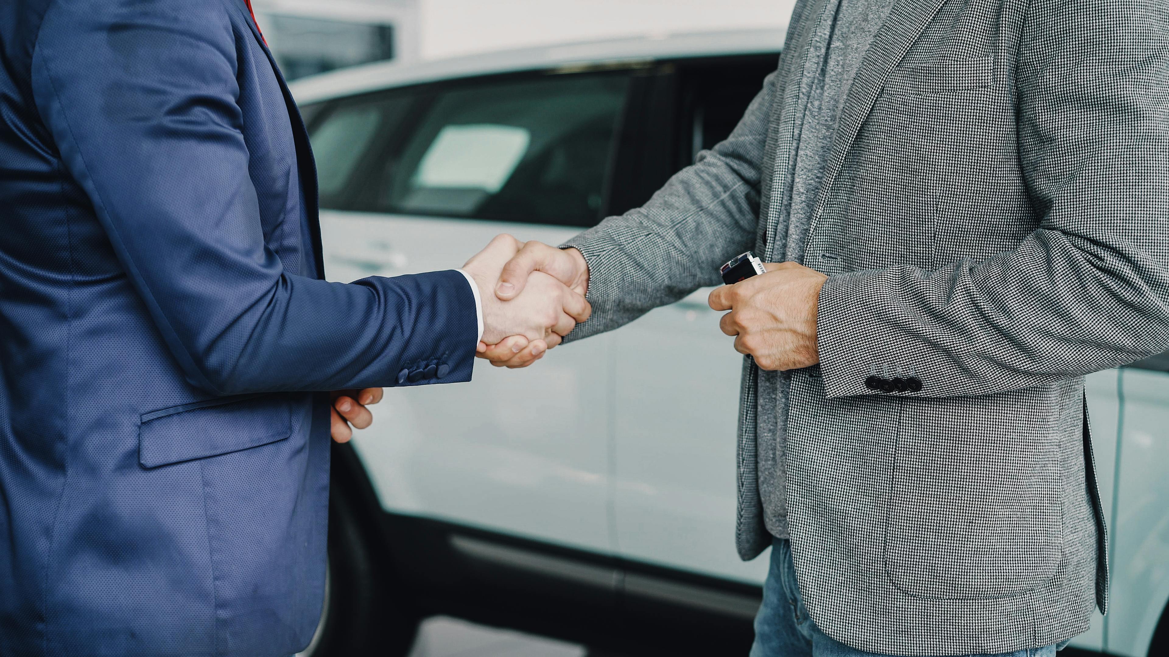 صياغة العقود التجارية: الأسس القانونية والنصائح العملية