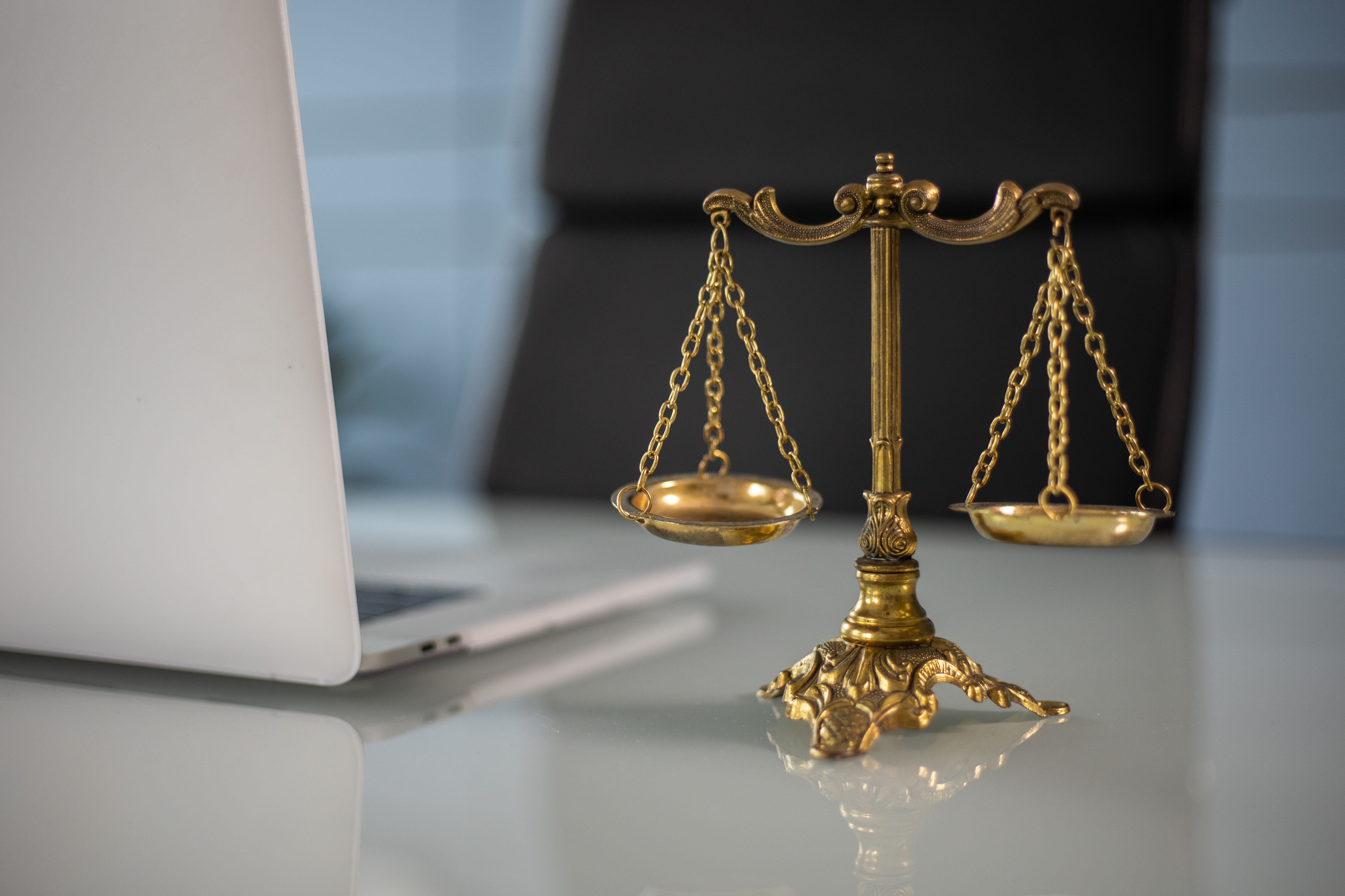 متى تحتاج إلى محامي شركات أثناء مرحلة التأسيس؟