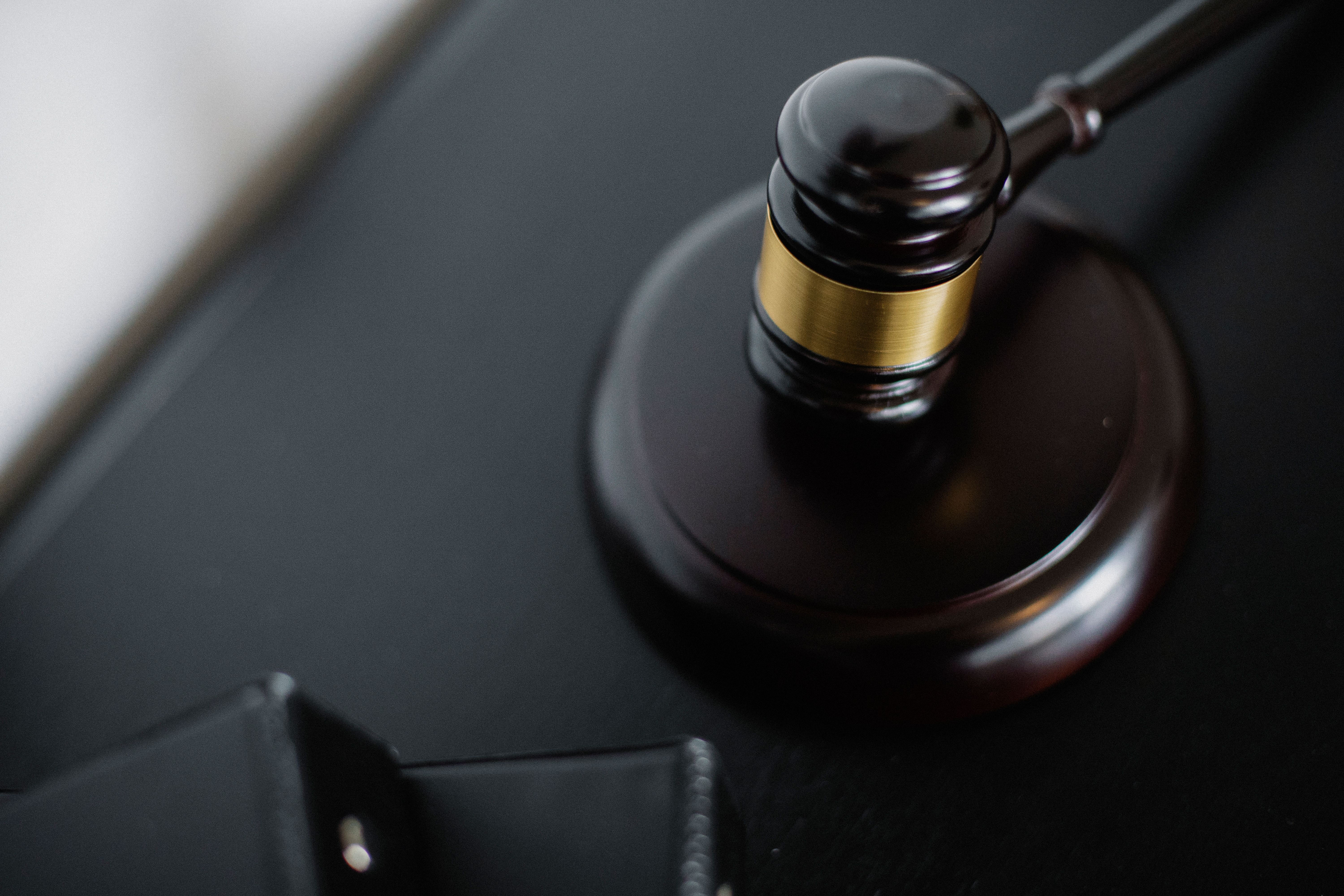 المستشار القانوني للشركات: الدليل الشامل لحماية أعمالك وتقليل المخاطر القانونية